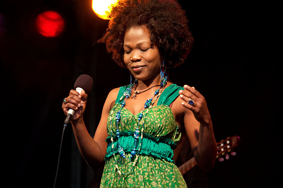  Moonlight Benjamin   Dyaoule Pemba